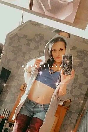 SmallSexyBrunette - Escort girls Chesterfield